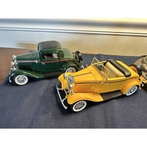 Sunnyside LTD 1932 Ford Coupe & Cabriolet 1/24 2 Car Lot EUC